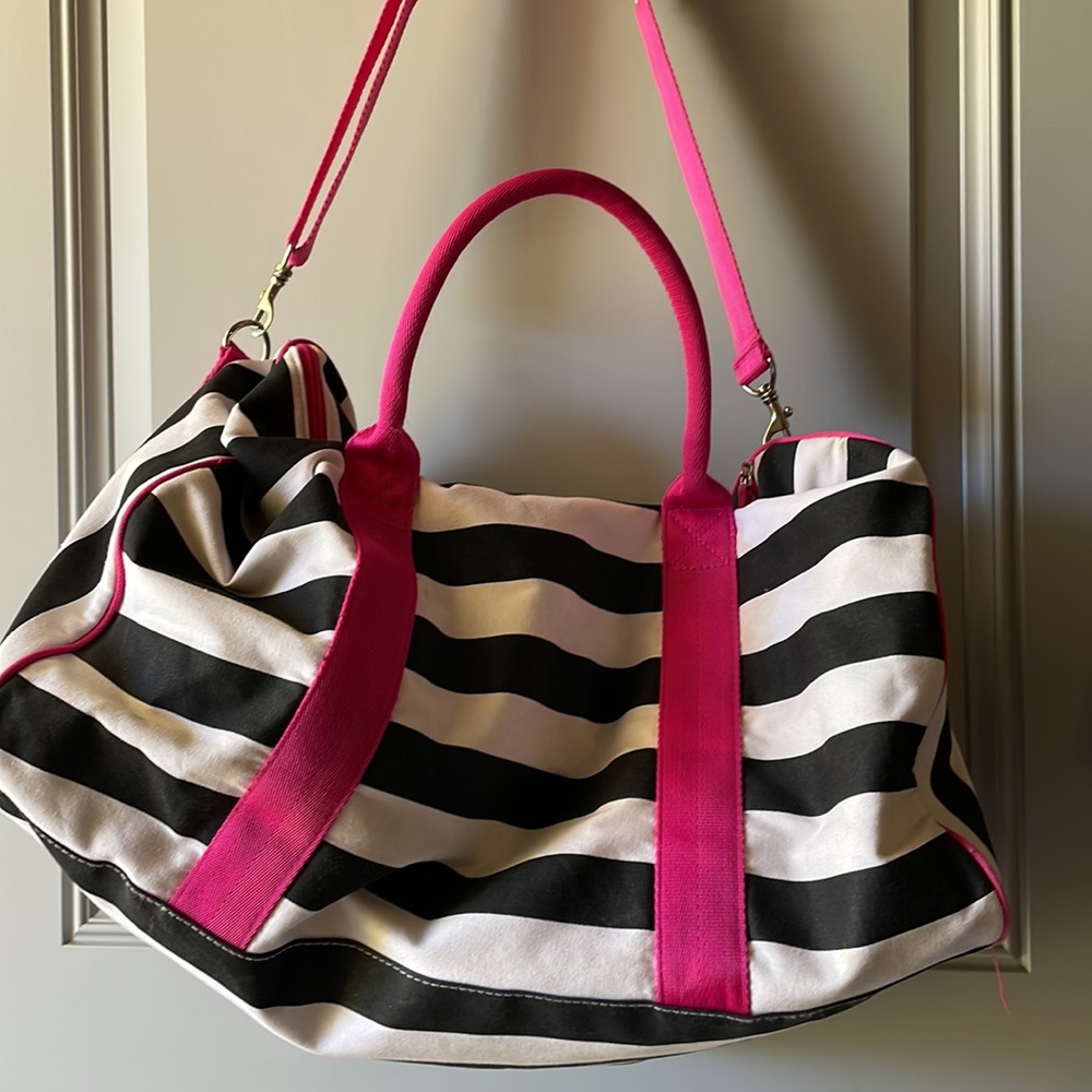 Victoria’s Secret large travel gym bag - Picture 10 of 14
